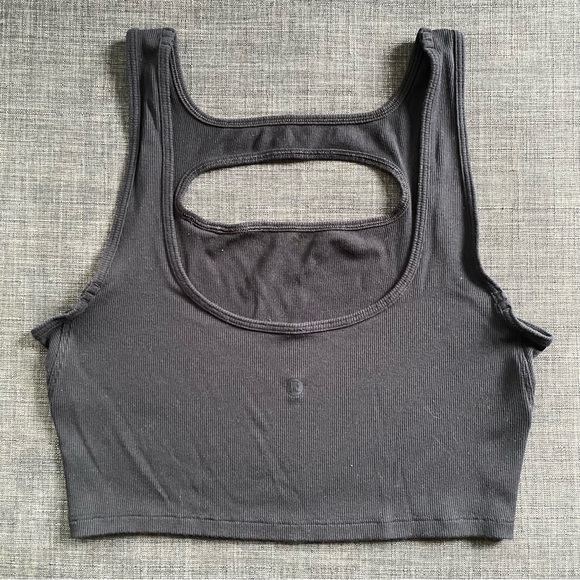 Lululemon Black LA Front Cut-Out Crop Tank - Picture 3 of 6